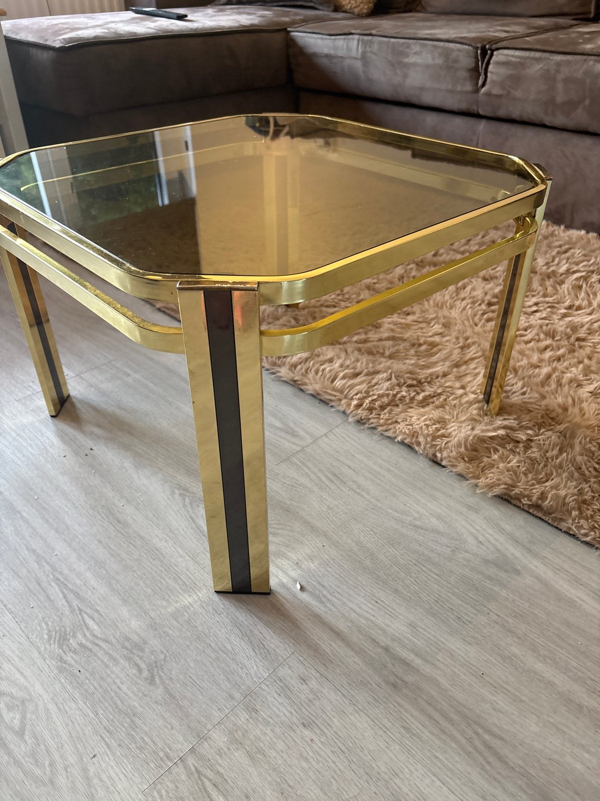 Gouden salontafel met glazen blad, Ophalen, 50 – 75, 50 tot 100 cm, Zo goed als nieuw