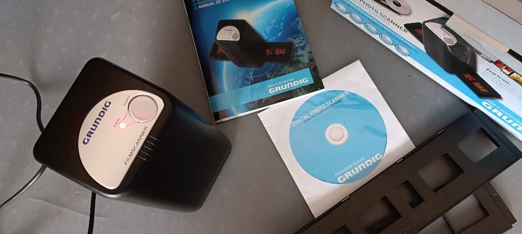 Grundig dia en negatieven scanner, Nieuw, Ophalen of Verzenden, Windows, Mobiele scanner