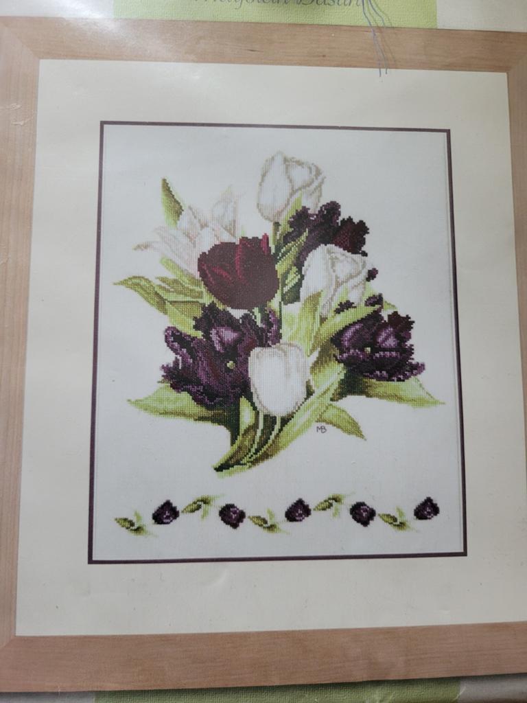Marjolein Bastin borduurpakket Black tulips, Ophalen of Verzenden, Nieuw, Borduurpakket