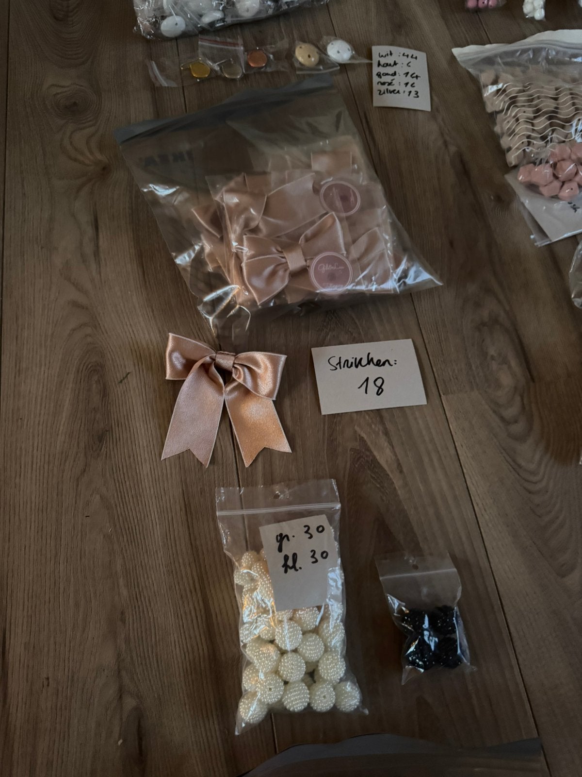 Foto 8 van Mega collectie van 6200+ siliconen kralen te koop