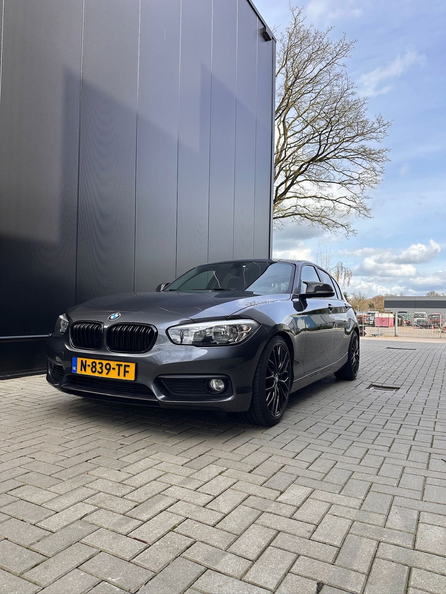 BMW 1-serie 118i M Sport | APPLE CARPLAY | CLIMA | AUTOMAAT, Auto's, Gebruikt, Bedrijf, 650 kg, Start-stop-systeem