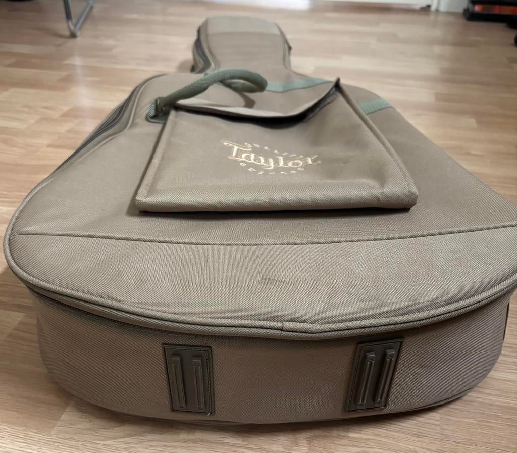 Taylor gitaarhoes / soft case, Muziek en Instrumenten, Behuizingen en Koffers, Ophalen of Verzenden, Zo goed als nieuw