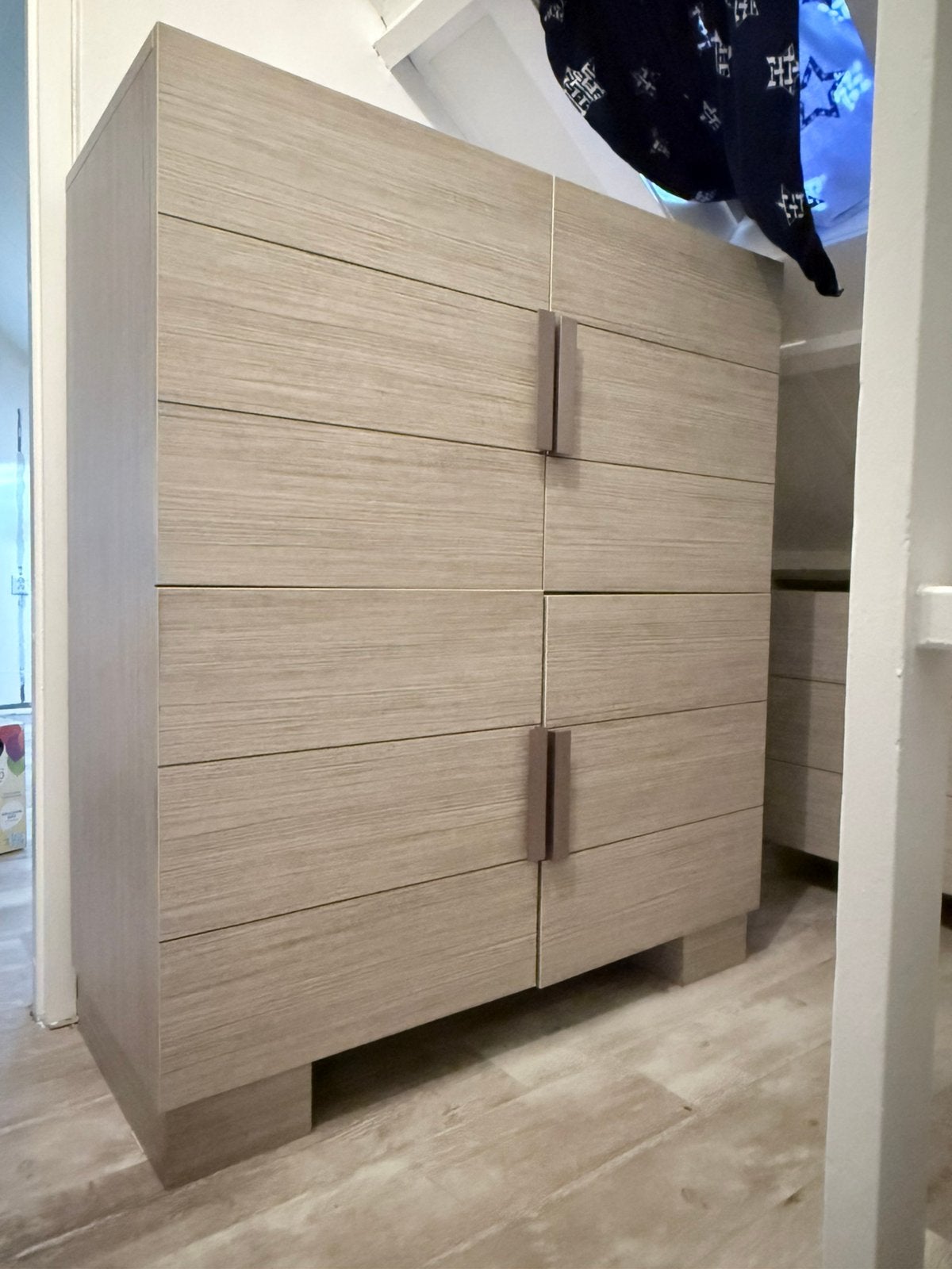 Twee houten kasten te koop (set), Ophalen