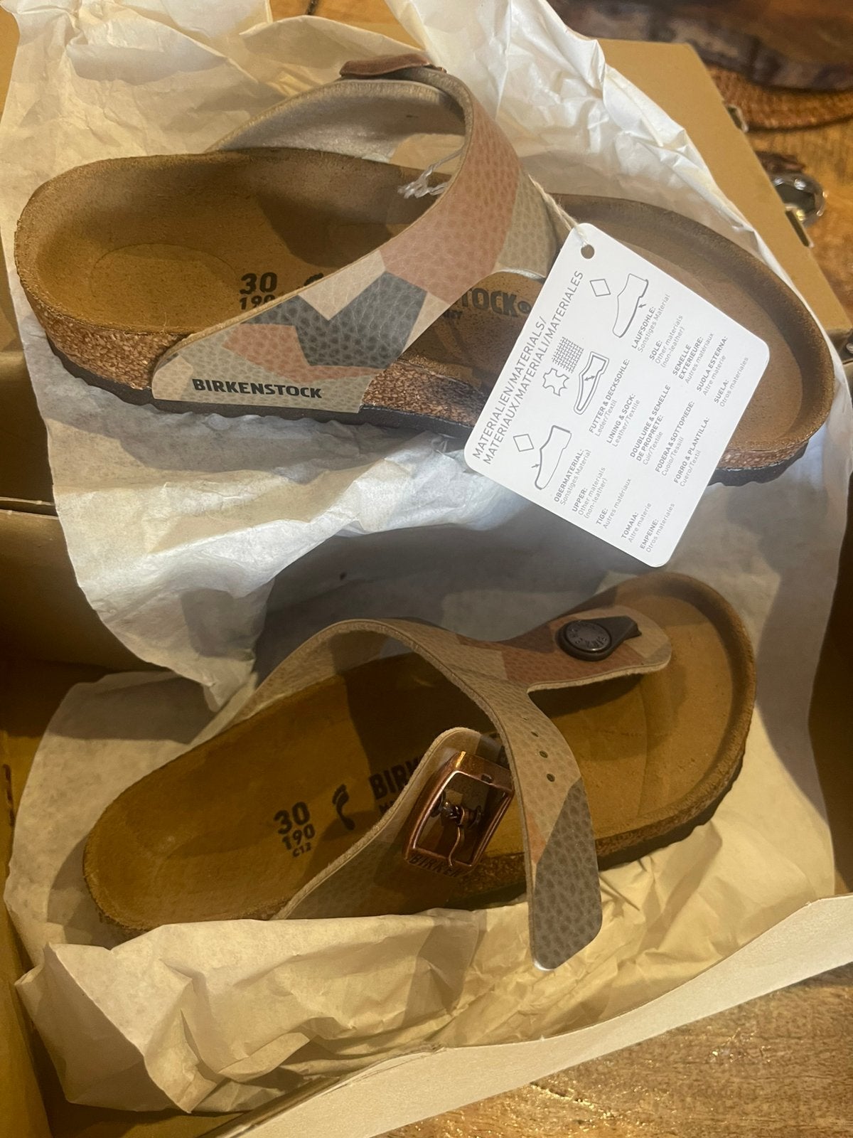 Nieuwe Birkenstock slippers in de originele doos. Maat 30., Ophalen of Verzenden, Zo goed als nieuw, Meisje, Overige typen