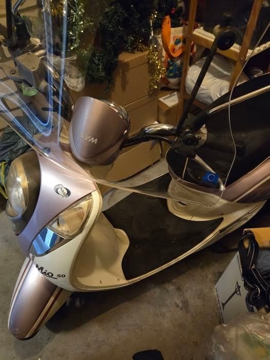 scooter sym   rose het licht grijs, Fietsen en Brommers, Ophalen, Zo goed als nieuw, Benzine, SYM