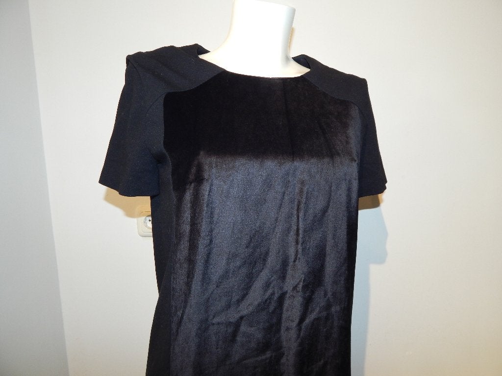 Maje basic jurk satijn achtige voorkant rits rug S, Verzenden, Zwart, Maje, Maat 36 (S)