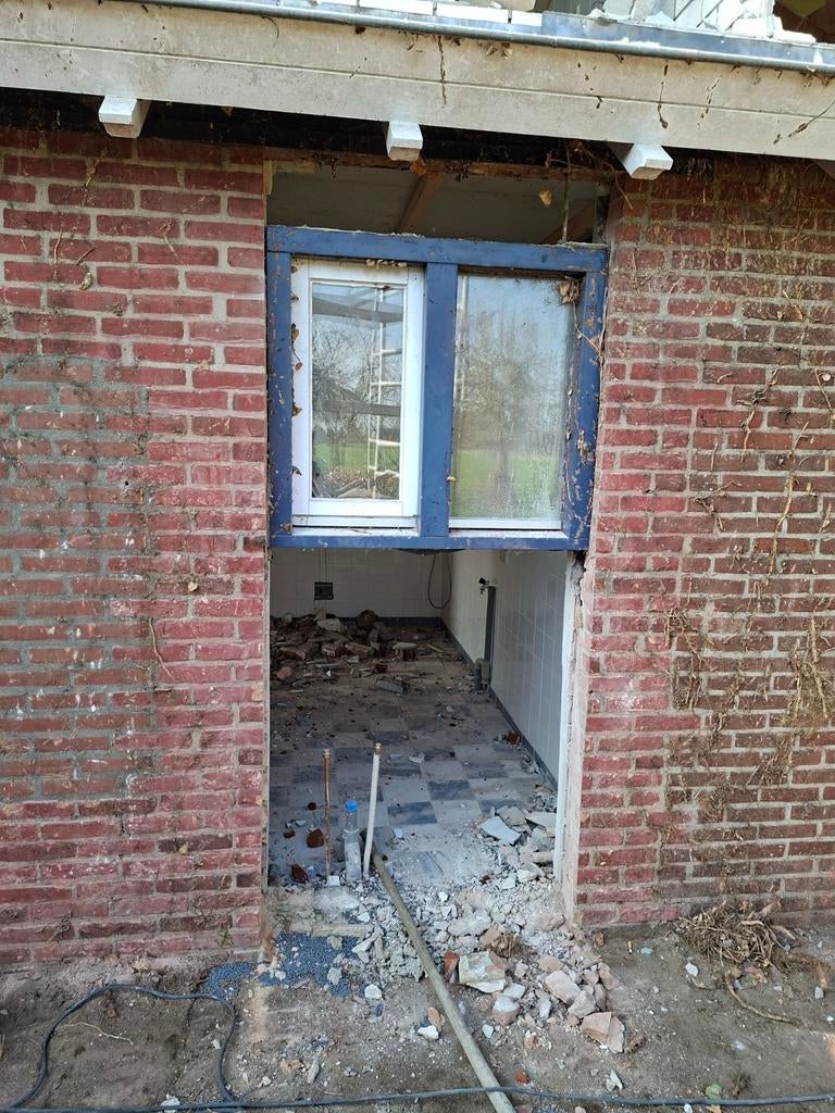 Hardhouten raamkozijn met draai-kiepraam, Doe-het-zelf en Verbouw, Raamkozijn, Zo goed als nieuw, Inclusief glas, 75 tot 150 cm