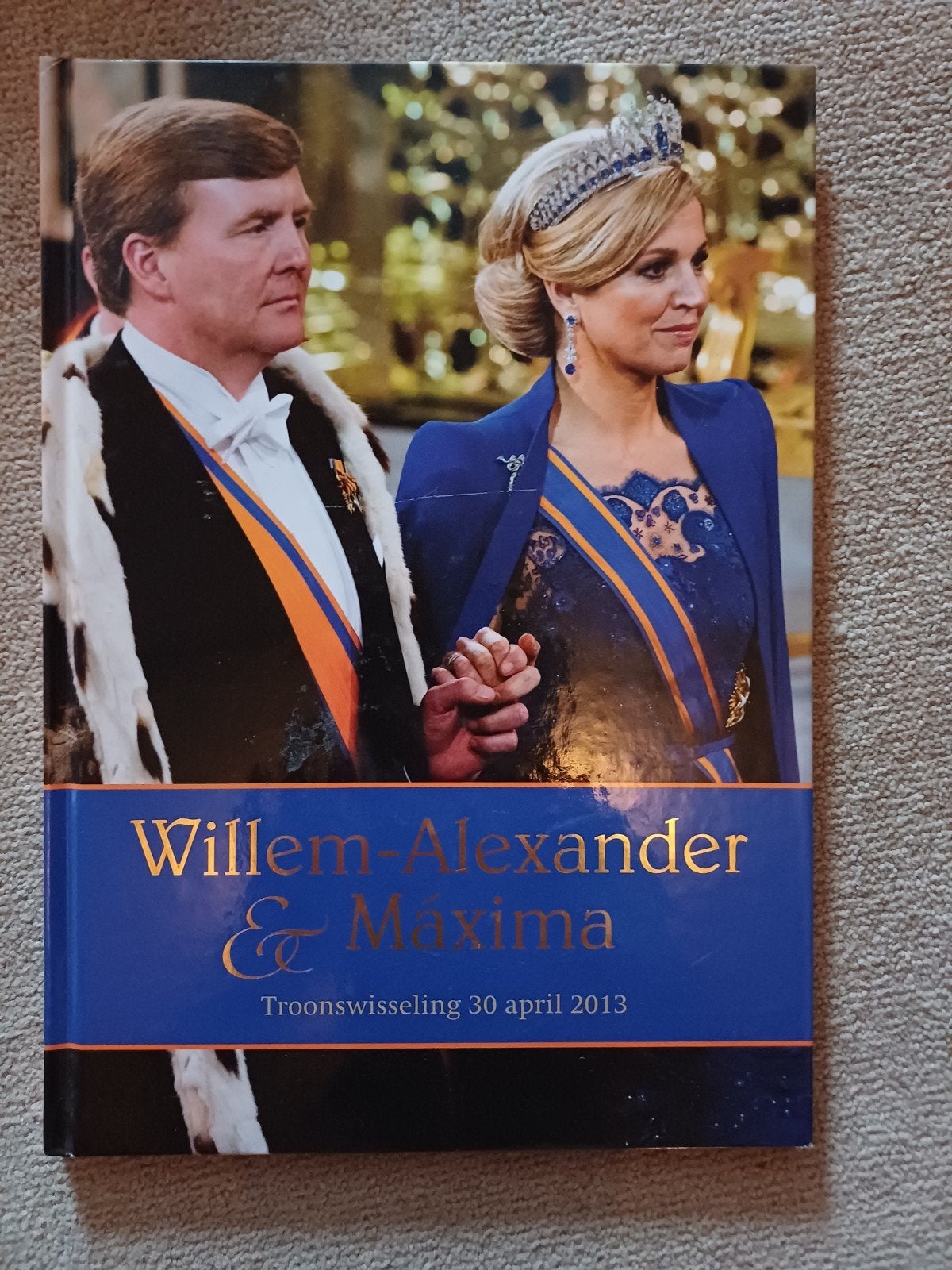 Willem-Alexander & Máxima: Troonswisseling 30 april 2013, Ophalen of Verzenden, Zo goed als nieuw