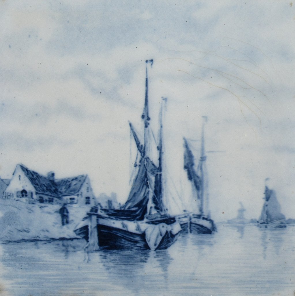 Oude tegel met twee aangemeerde tjalken, Antiek en Kunst, Ophalen of Verzenden
