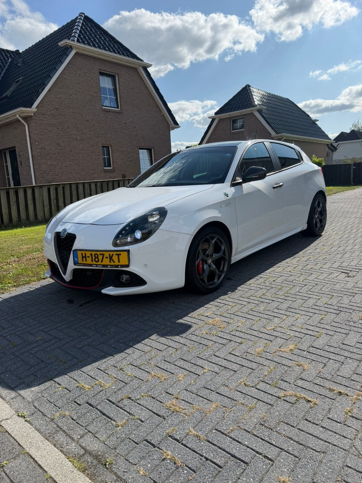 Alfa Romeo Giulietta Verloce 1.75 TBI, 15 km/l, 4 cilinders, Wit, Particulier