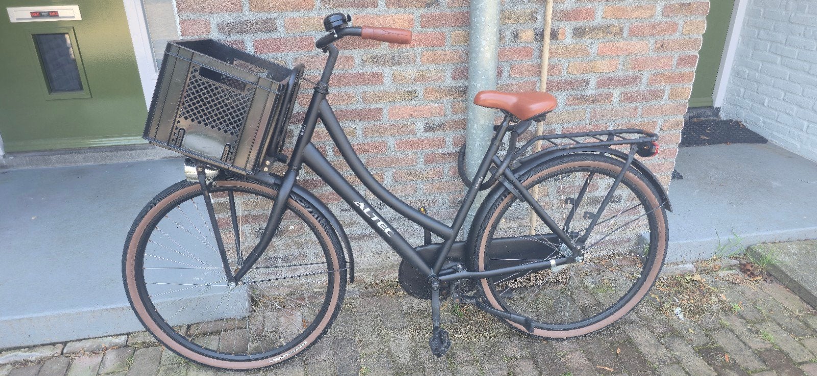 Mooie zwart fiets met een versnelling. 28 insch banden, Fietsen en Brommers, Fietsen | Dames | Omafietsen, Ophalen of Verzenden