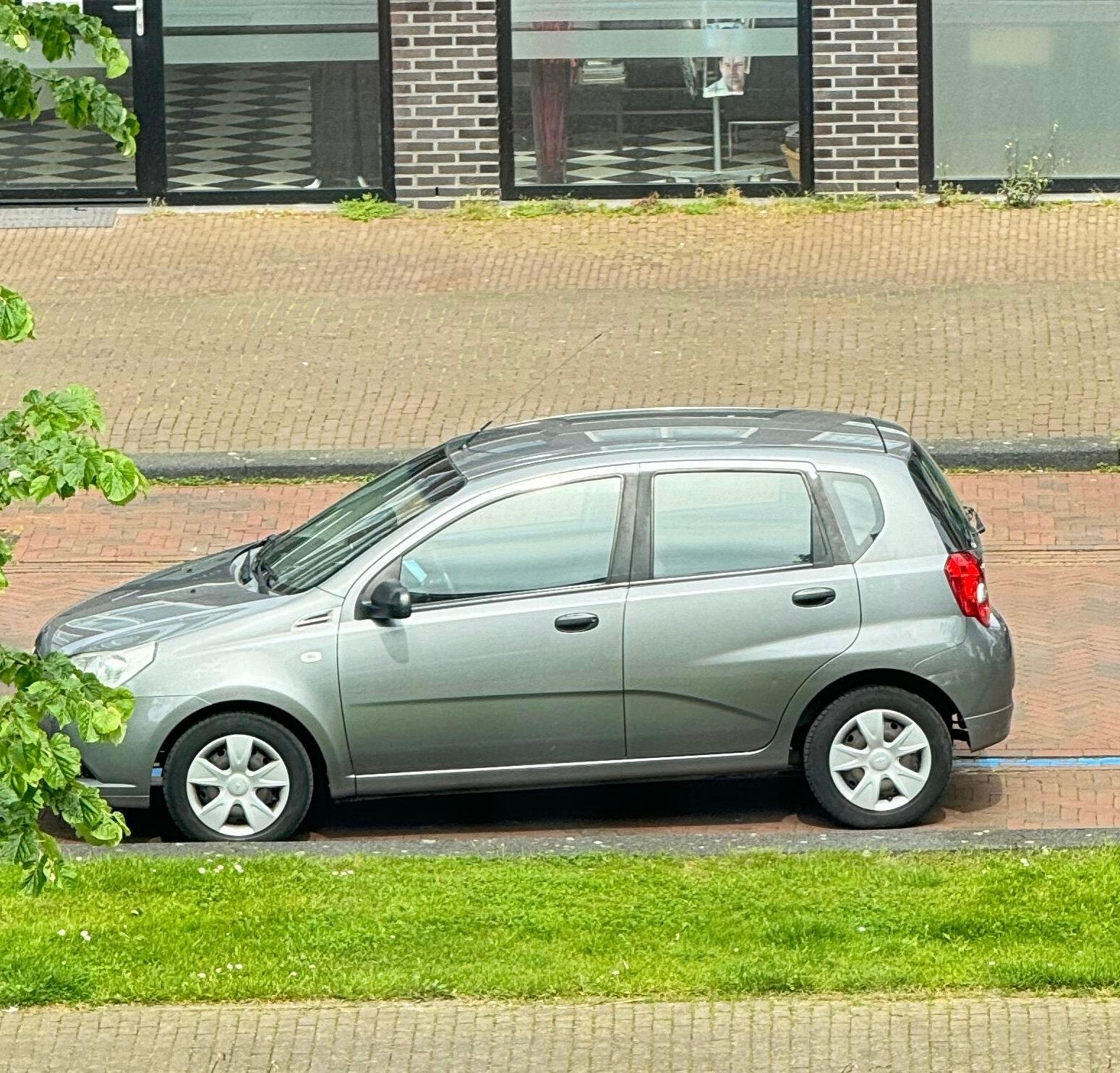 Chevrolet Aveo 1.2 16V 5D 62KW 2010 Grijs, Auto's, Voorwielaandrijving, 40 €/maand, Aveo, 4 cilinders