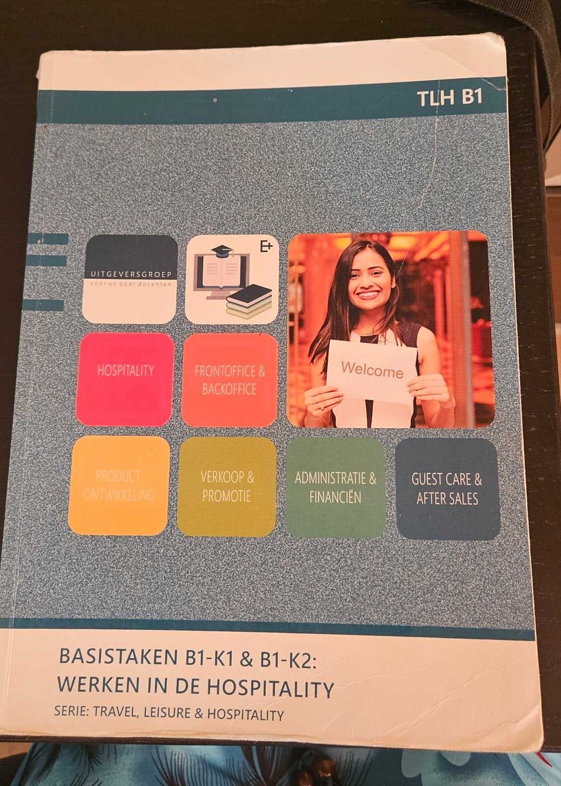 Basistaken B1-K1 & B1-K2: Werken in de Hospitality, Ophalen of Verzenden, Zo goed als nieuw, MBO, Uitgeversgroep