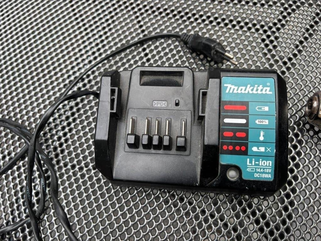 Foto 4 van Makita DF457D accuboormachine + 2 accu's en oplader