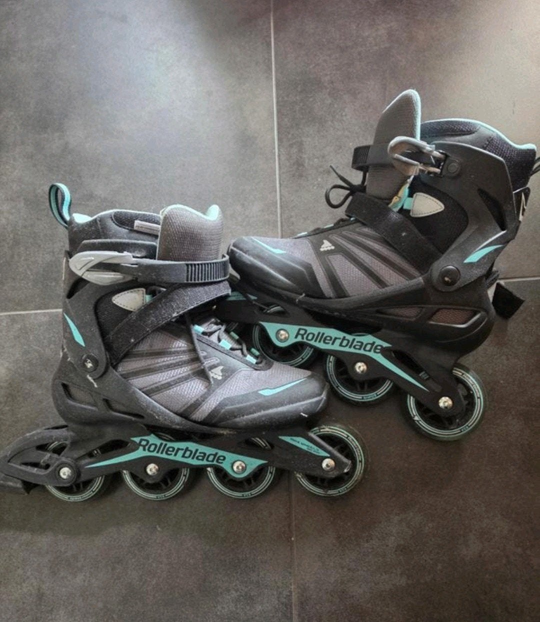 Roller blade skeelers 2 paar beschikbaar, Overige merken, Ophalen of Verzenden, Zo goed als nieuw, Inline skates 4 wielen