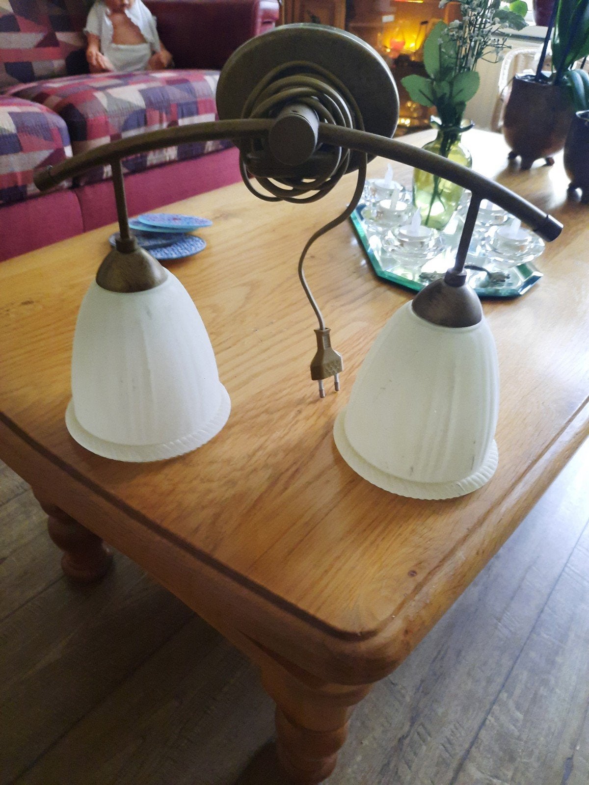 Mooie dubbele lamp met bronzen houder en twee kapjes, Ophalen of Verzenden, Gebruikt, Klassiek