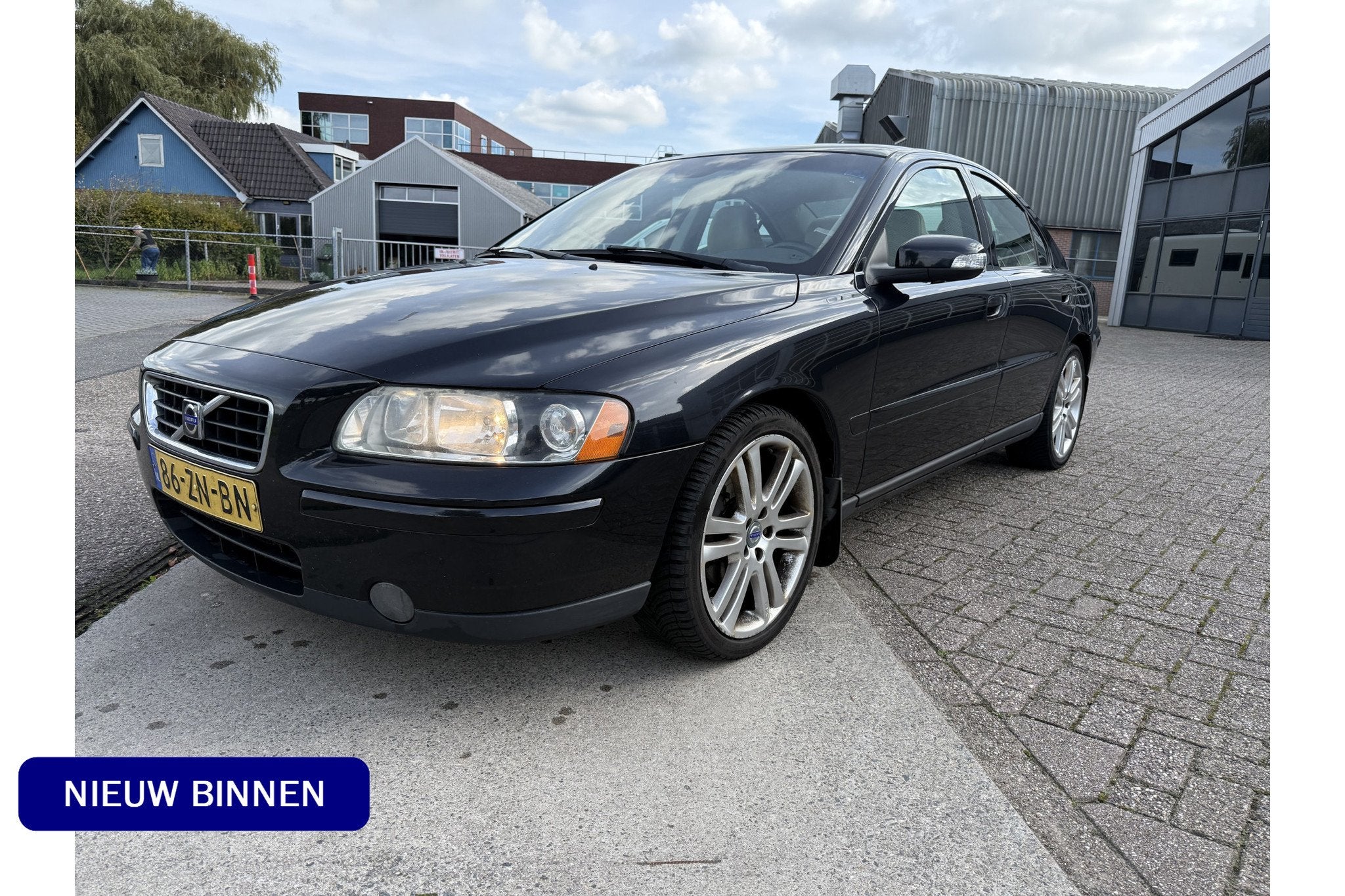 Volvo S60 2.4 D5 Geartronic * Sportleder * 18 inch * Navigat, Auto's, Gebruikt, Beige, 1494 kg, S60