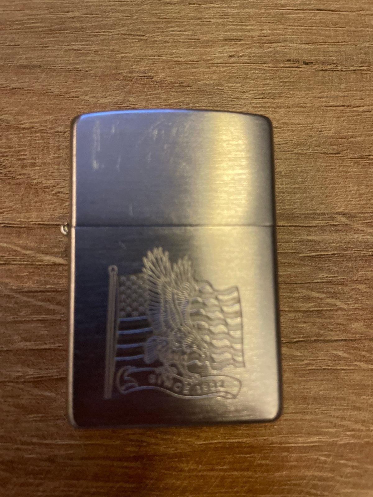 Zippo aansteker met Amerikaanse adelaar en vlag, Ophalen of Verzenden, Gebruikt, Aansteker