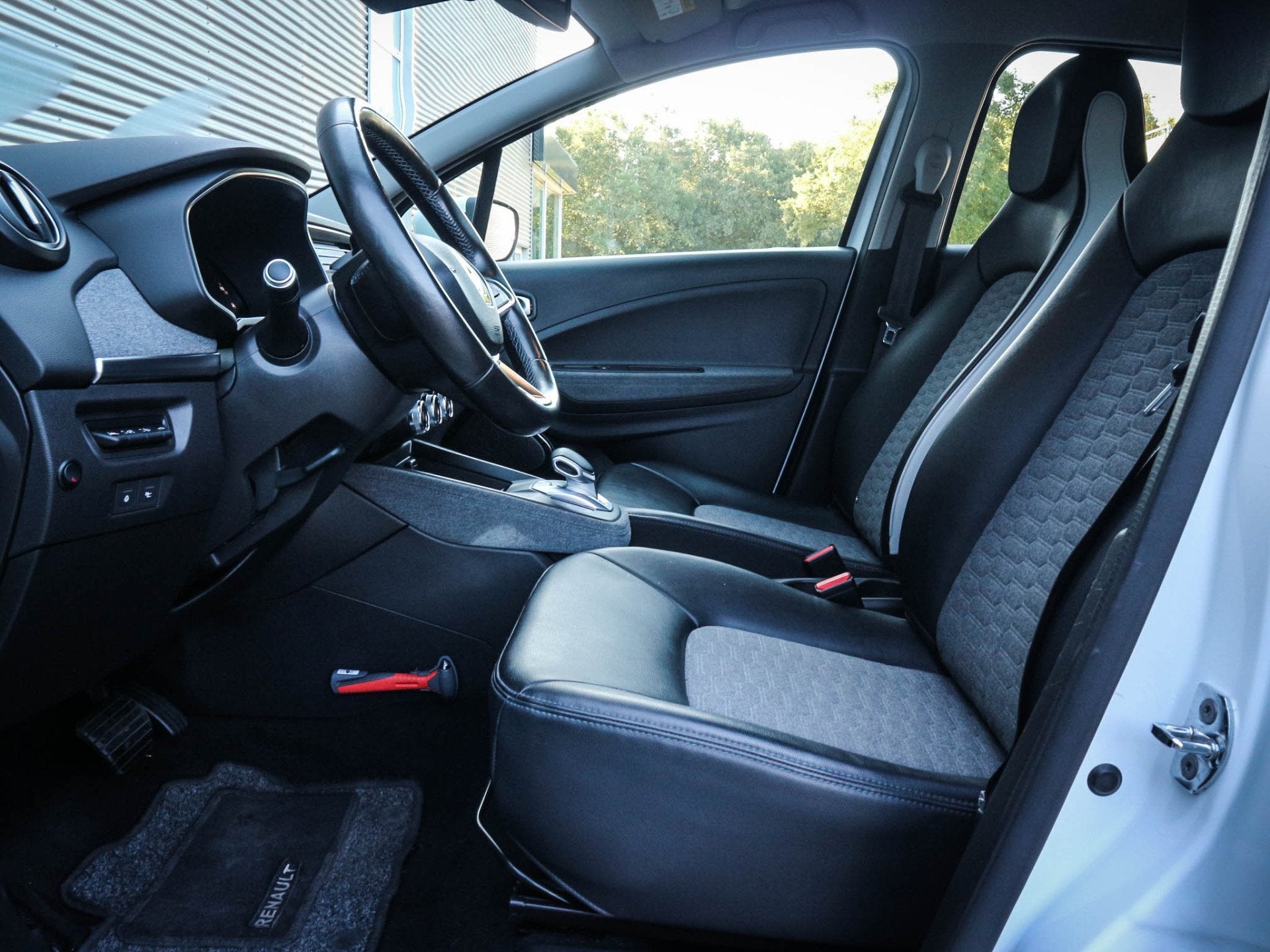 Renault ZOE R135 Intens Business 52 kWh Clima | Cruise | Nav, 136 pk, Gebruikt, Zwart, Leder en Stof