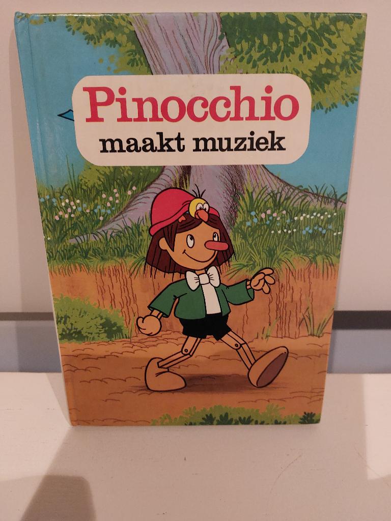boek Pinocchio maakt muziek, 32  pagina's, hardcover, Boeken, Kinderboeken | Jeugd | onder 10 jaar, Gelezen, Fictie algemeen, Ophalen of Verzenden