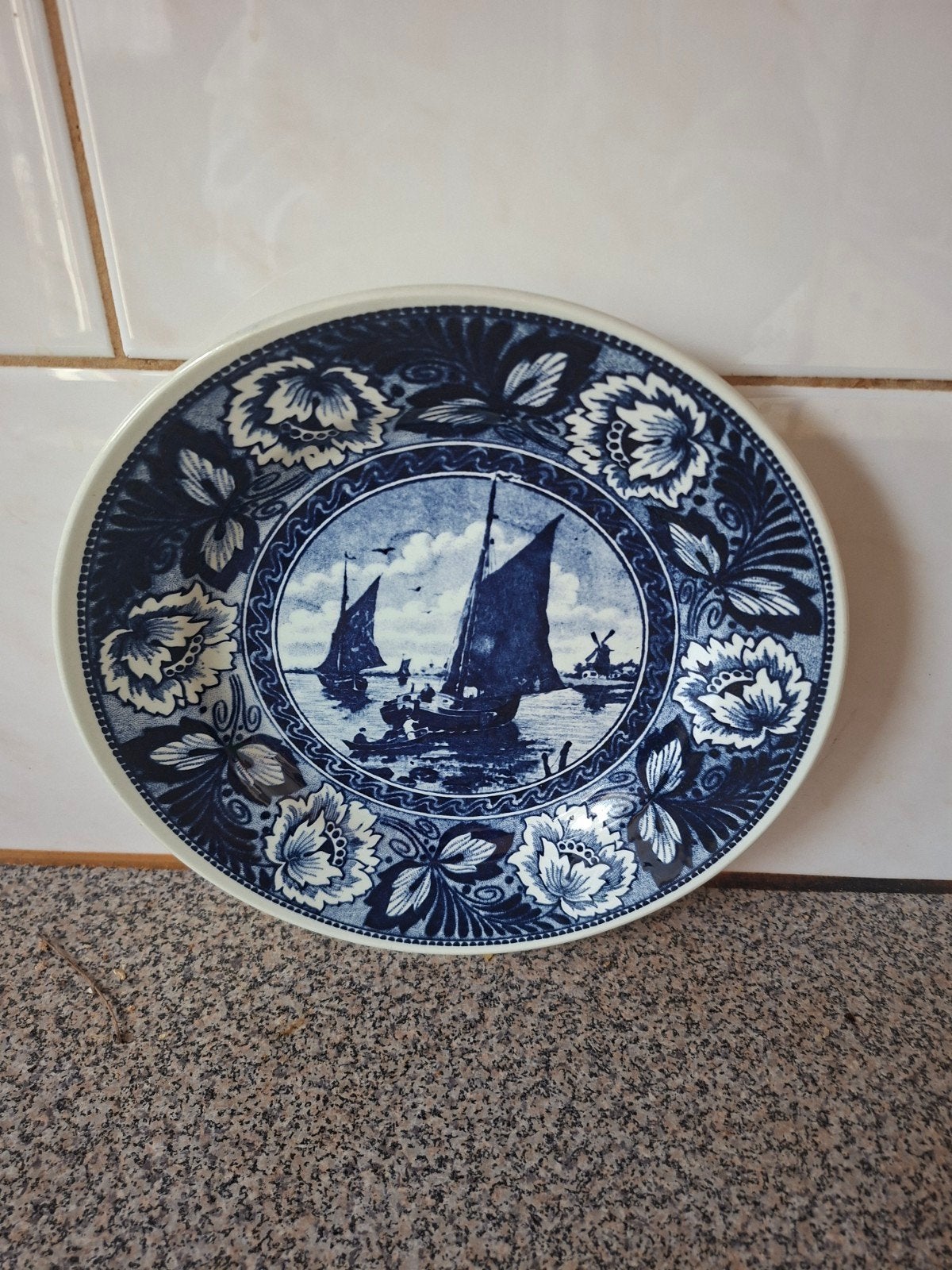 Delfts Blauw Sierbord met Hollandse Zeilboten en Molen, Ophalen of Verzenden