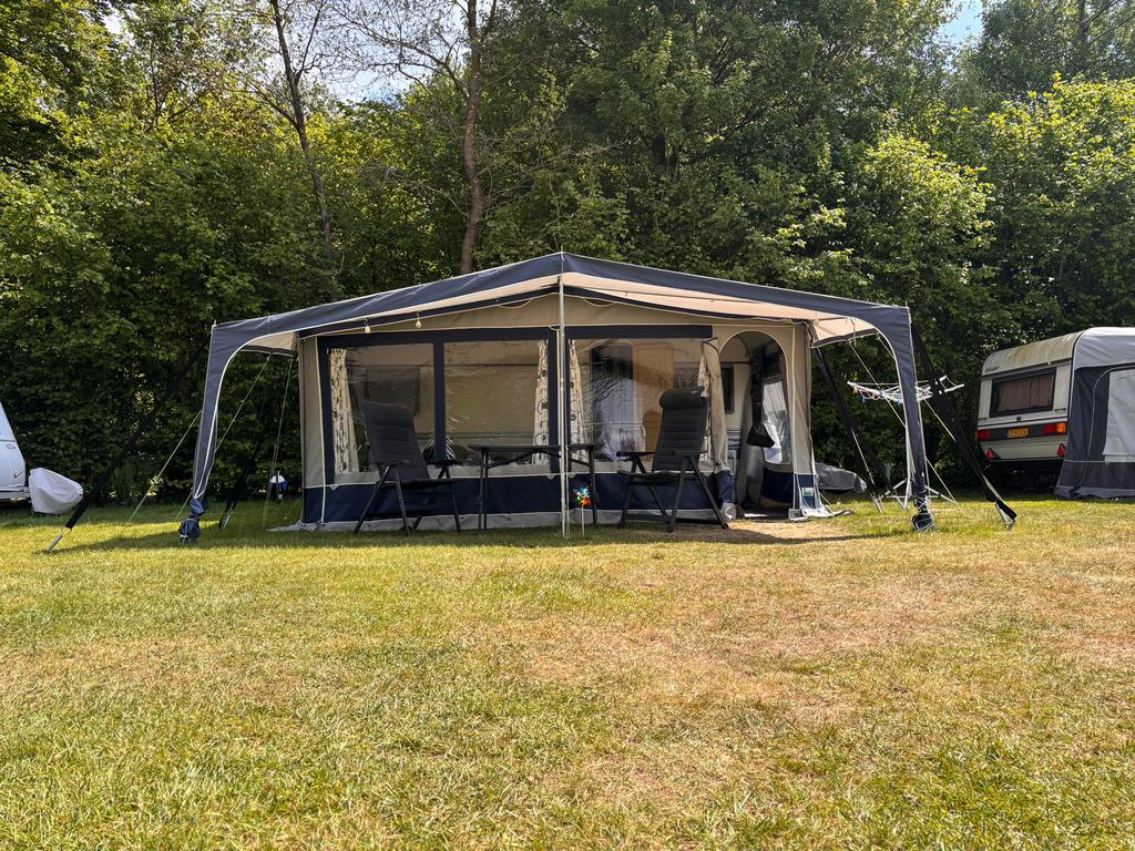 Fendt Platin 510 + Voortent + Zakluifel | Instapklaar, Caravans en Kamperen, Caravans, Omvormbare zithoek, Rondzit, Particulier
