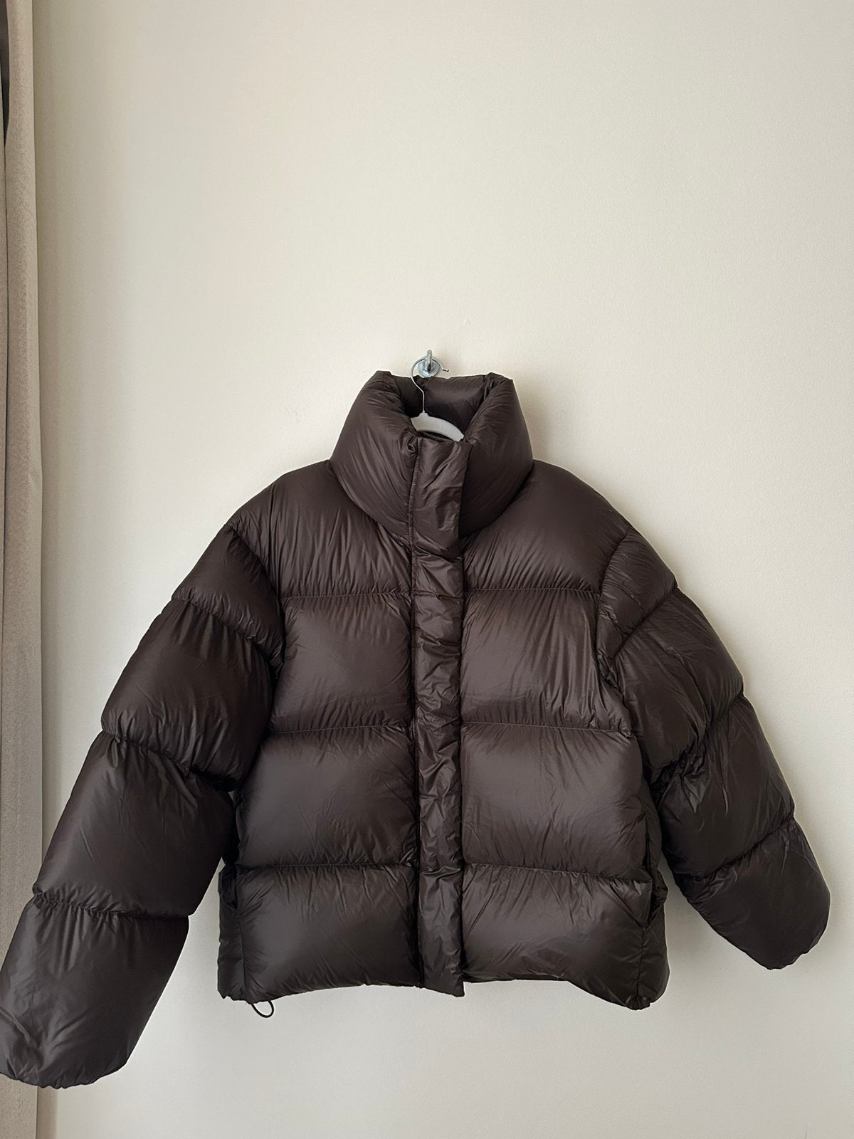 Nieuwe puffer winterjas weekday bruin, Ophalen, Nieuw, Maat 34 (XS) of kleiner, Bruin