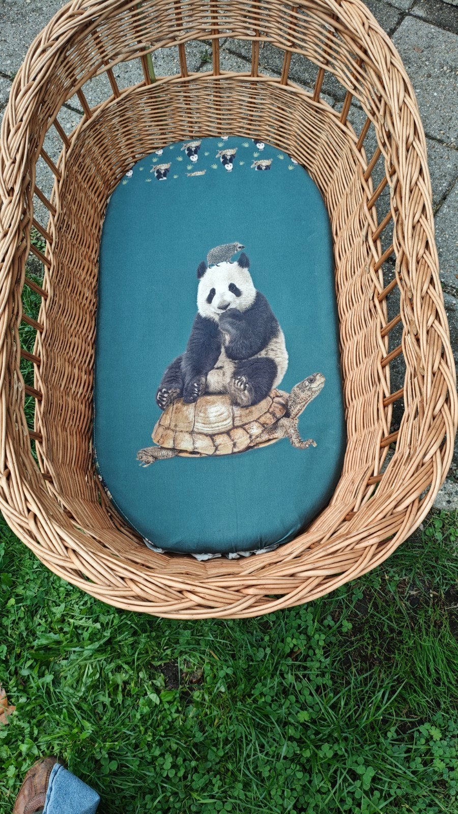 Schattig rotan baby wiegje met matrasje, Ophalen, Zo goed als nieuw, Wieg