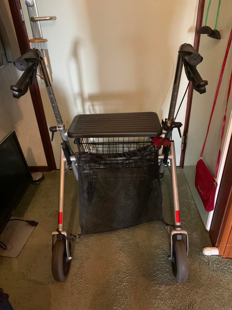 Thuasne rollator met mandje, Diversen, Rollators, Ophalen, Opvouwbaar, Gebruikt