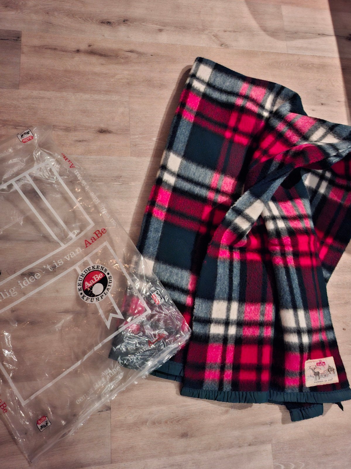 Vintage AaBe wollen deken-plaid - Rood, Blauw, Wit Geruit, Huis en Inrichting, Wol, Ophalen of Verzenden, Zo goed als nieuw, Plaid