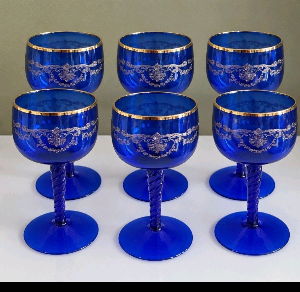 Mooie set van 6 blauwe kristallen glazen op voet,, Ophalen