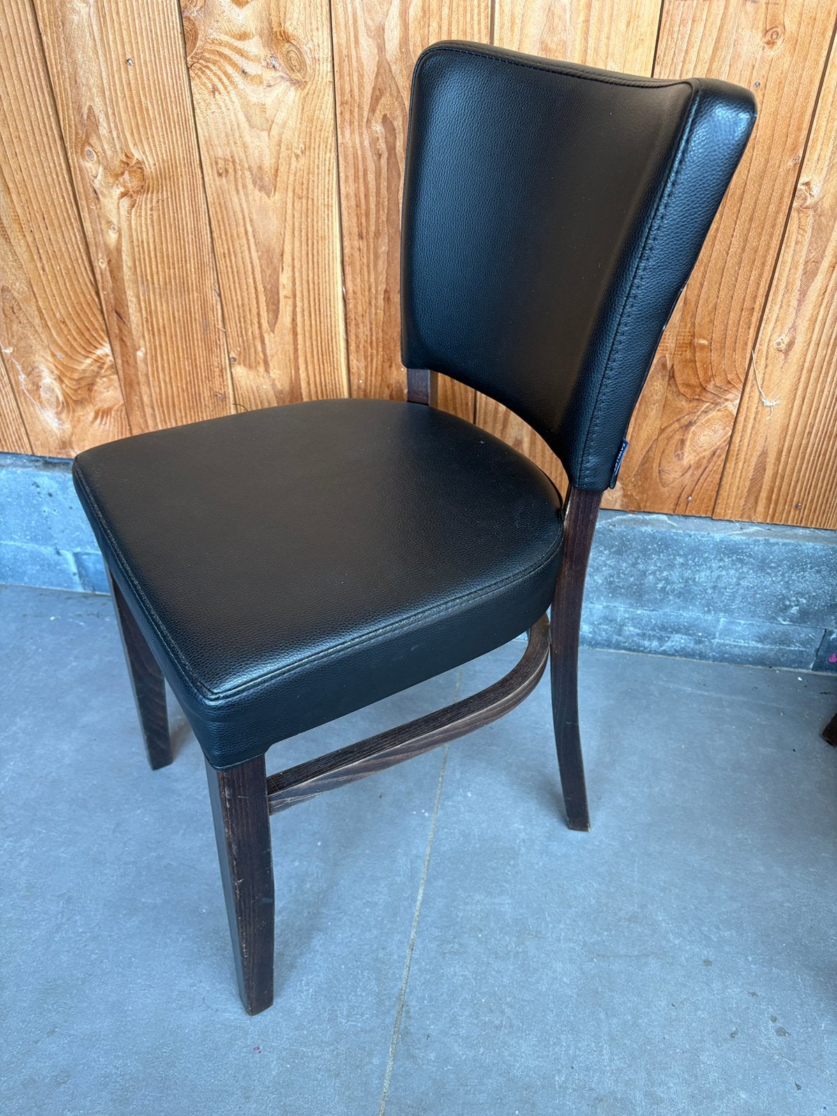 4 of 6 Horeca stoelen merk Satelliet, Ophalen, Zo goed als nieuw, Bruin, Vijf, Zes of meer stoelen
