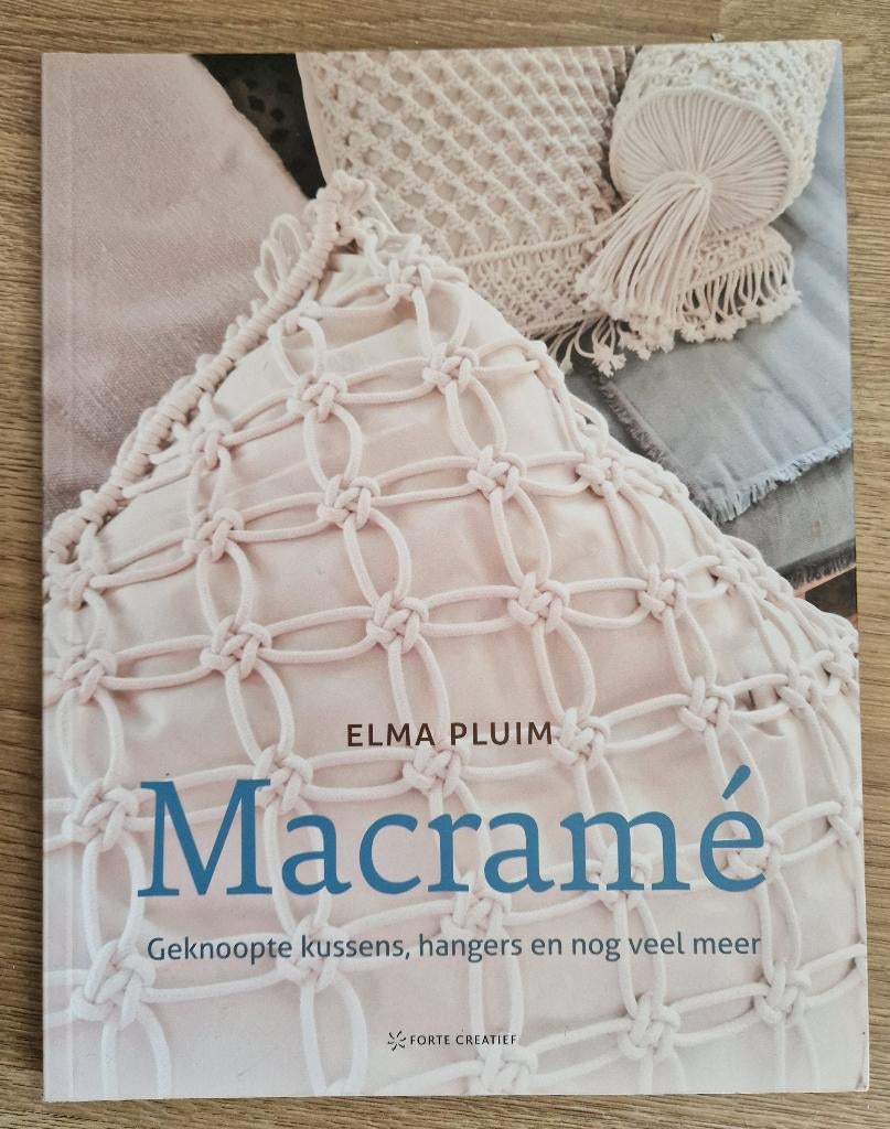 Boek: Macramé - Elma Pluim zgan, Ophalen of Verzenden, Zo goed als nieuw, Overige onderwerpen, Elma Pluim