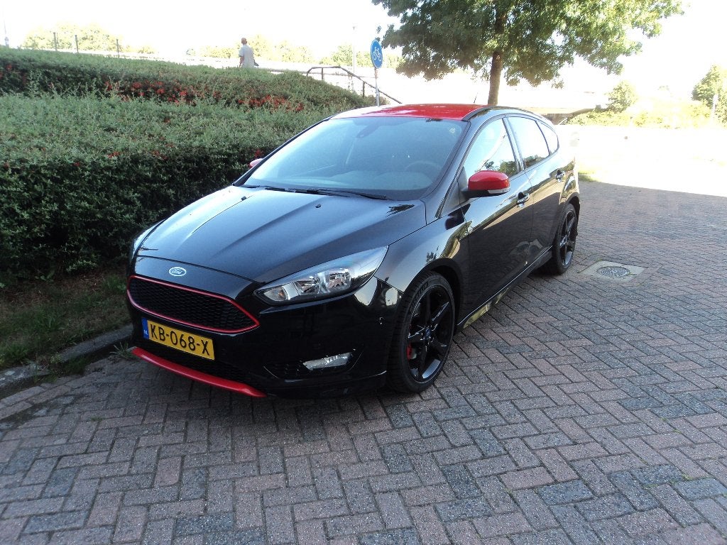 Ford Focus 1.5 150pk Black&Red Ed.|1e Eigenaar|Dealeronderh., Auto's, Dealer onderhouden, 1498 cc, 4 cilinders, 150 pk