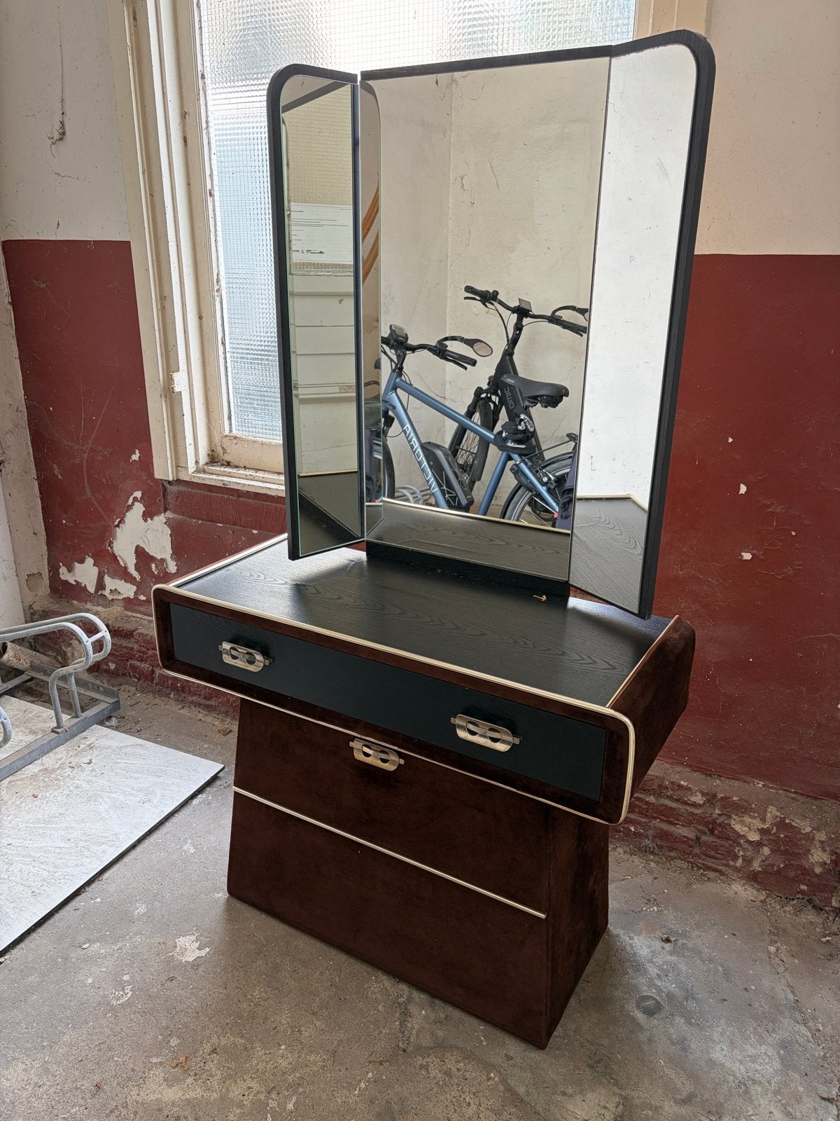 Vintage Kaptafel met Bruin Fluweel en Drieluik Spiegel, Huis en Inrichting, Tafels | Kaptafels, Ophalen, Overige materialen, Gebruikt