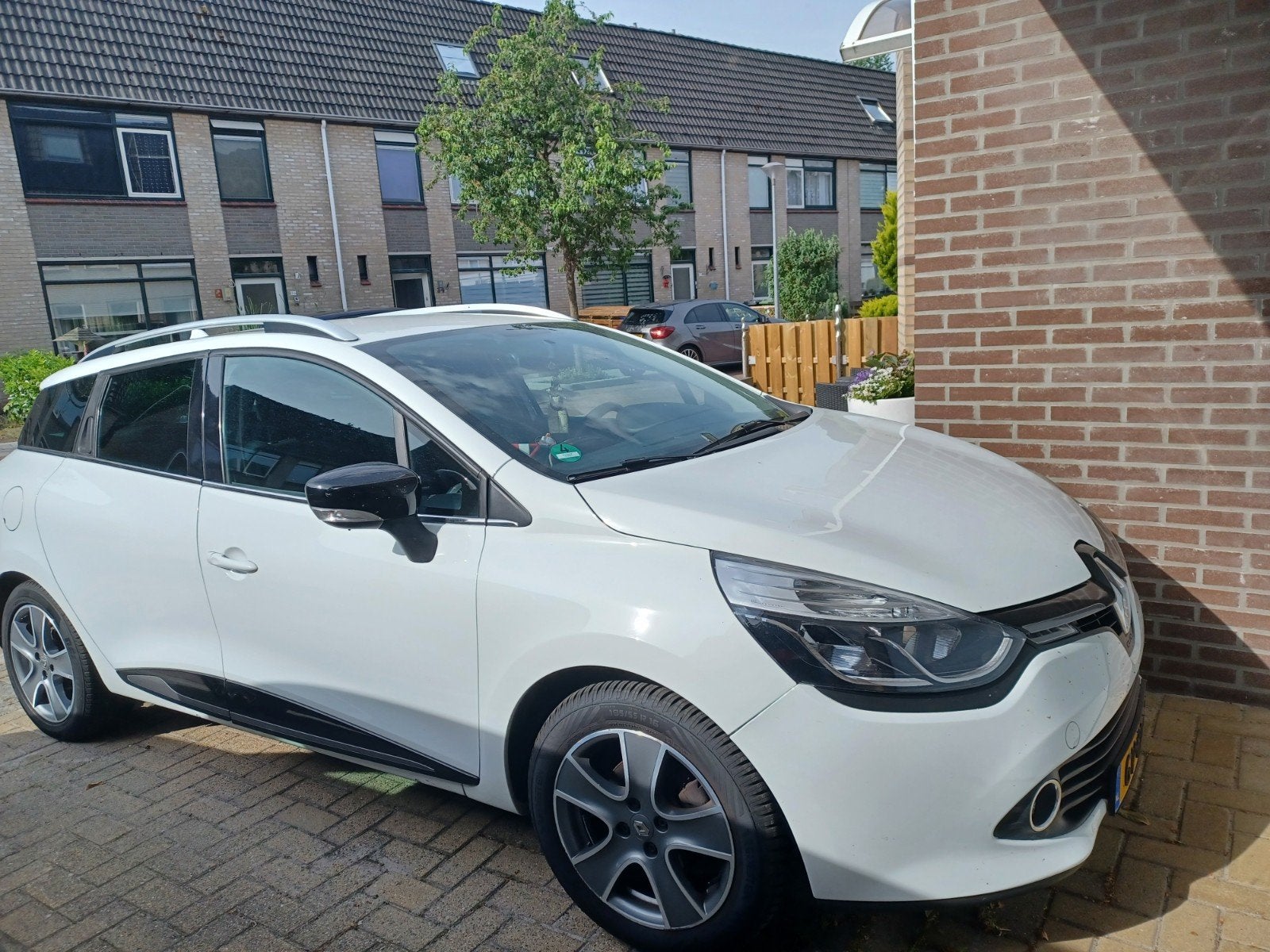 Renault Clio 1.5 DCI 66KW Estate 2015 Wit, Auto's, Voorwielaandrijving, Stof, Zwart, 4 cilinders