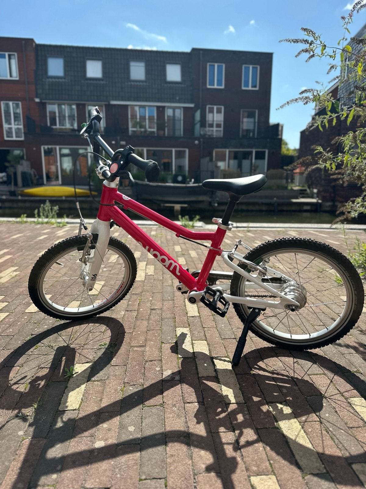 Woom 3 Automagic kinderfiets - hot pink (roze), Fietsen en Brommers, Ophalen, Zo goed als nieuw, Terugtraprem, 16 tot 20 inch