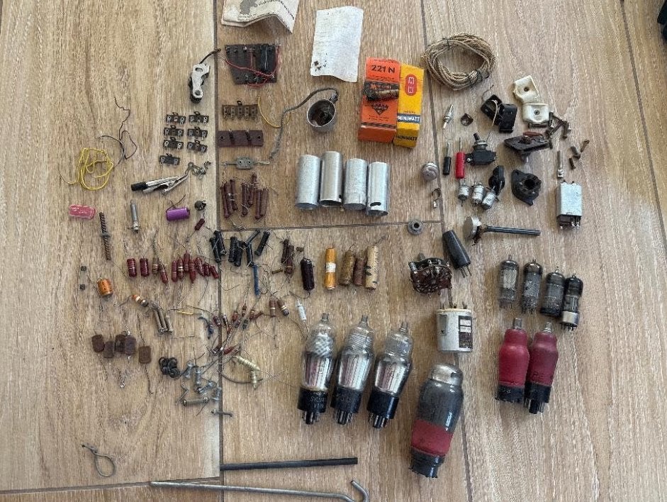 Vintage radiobuizen en elektronicaonderdelen, Antiek en Kunst, Antiek | Tv's en Audio, Ophalen of Verzenden