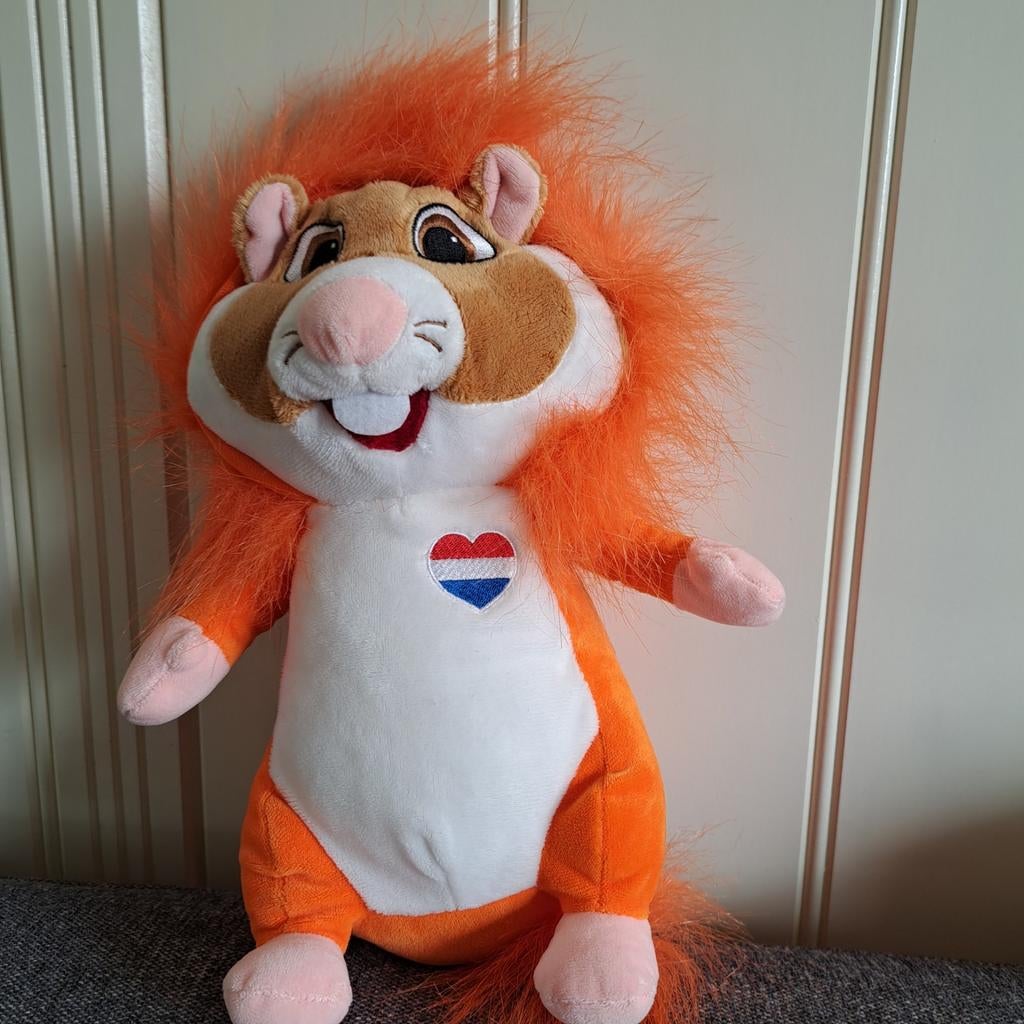 92. Hamster Leeuw Knuffel 27cm - Oranje met Nederlandse Vlag, Oranje, Gebruikt, Hamster, Ophalen of Verzenden