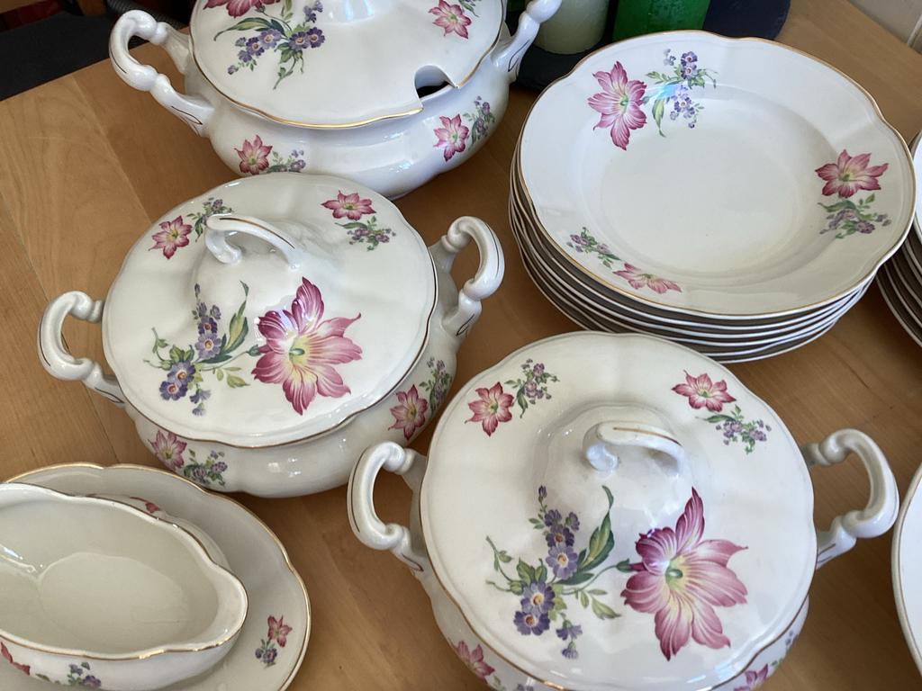 Compleet 6-persoons eetservies met bloemmotief, Ophalen