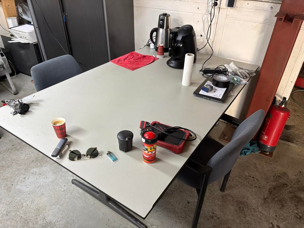 Groot grijs kantoorbureau - Gebruikt, Ophalen, Gebruikt