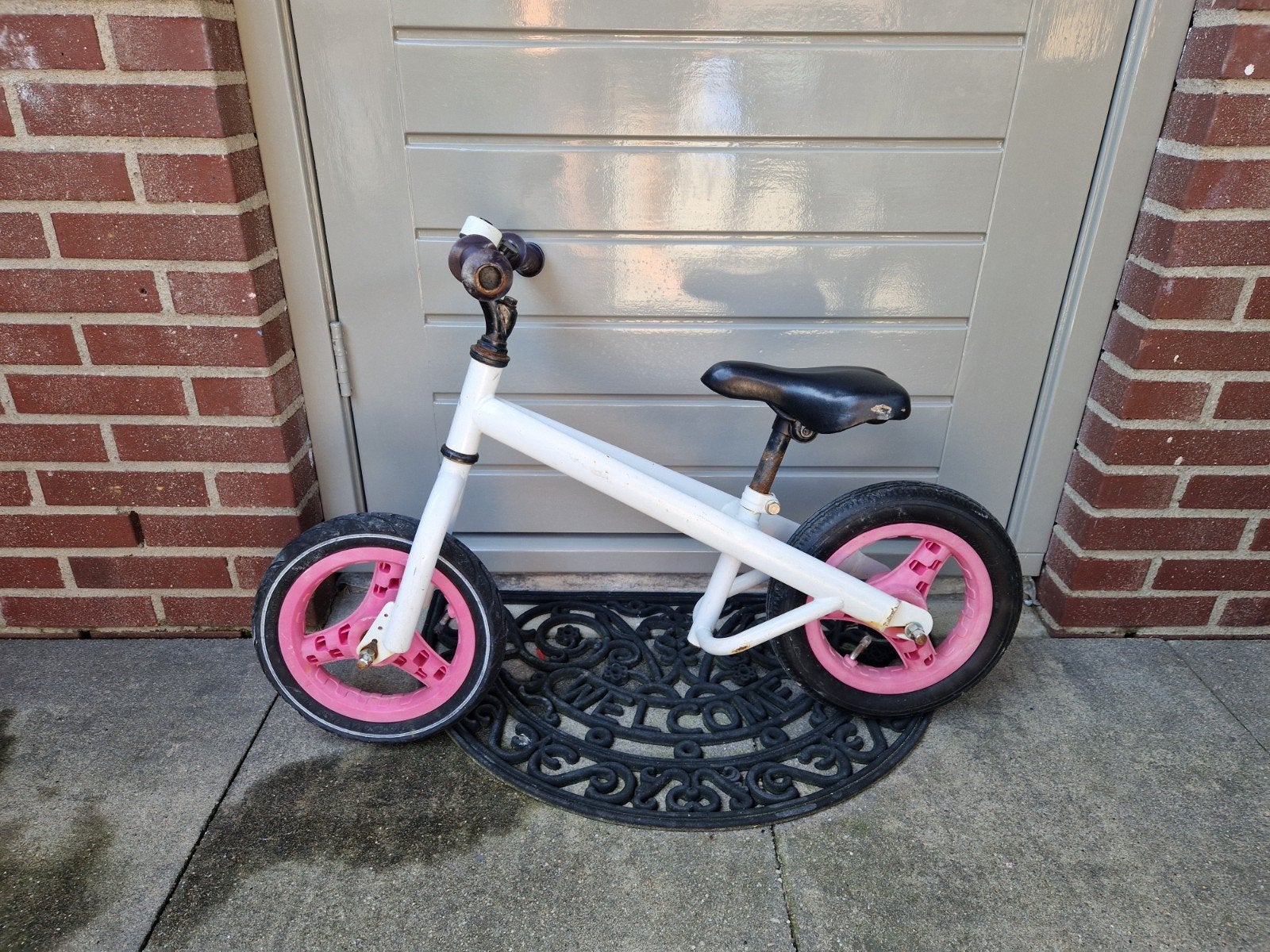 Loopfiets wit met roze wielen, Ophalen, Gebruikt, Minder dan 16 inch, Onbekend