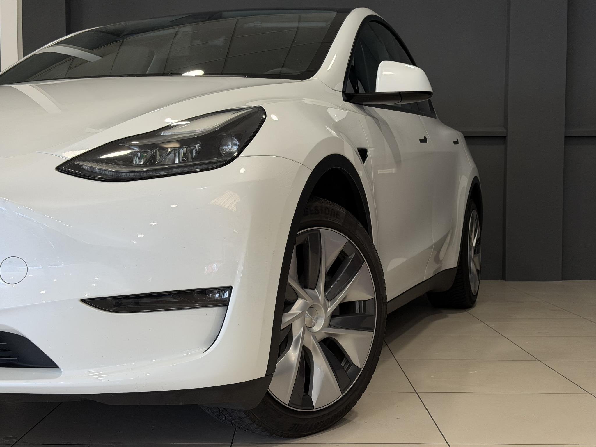 Tesla Model Y Long Range AWD 75 kWh | SOH 91% |, Auto's, Automaat, Stof, Gebruikt, 495 min
