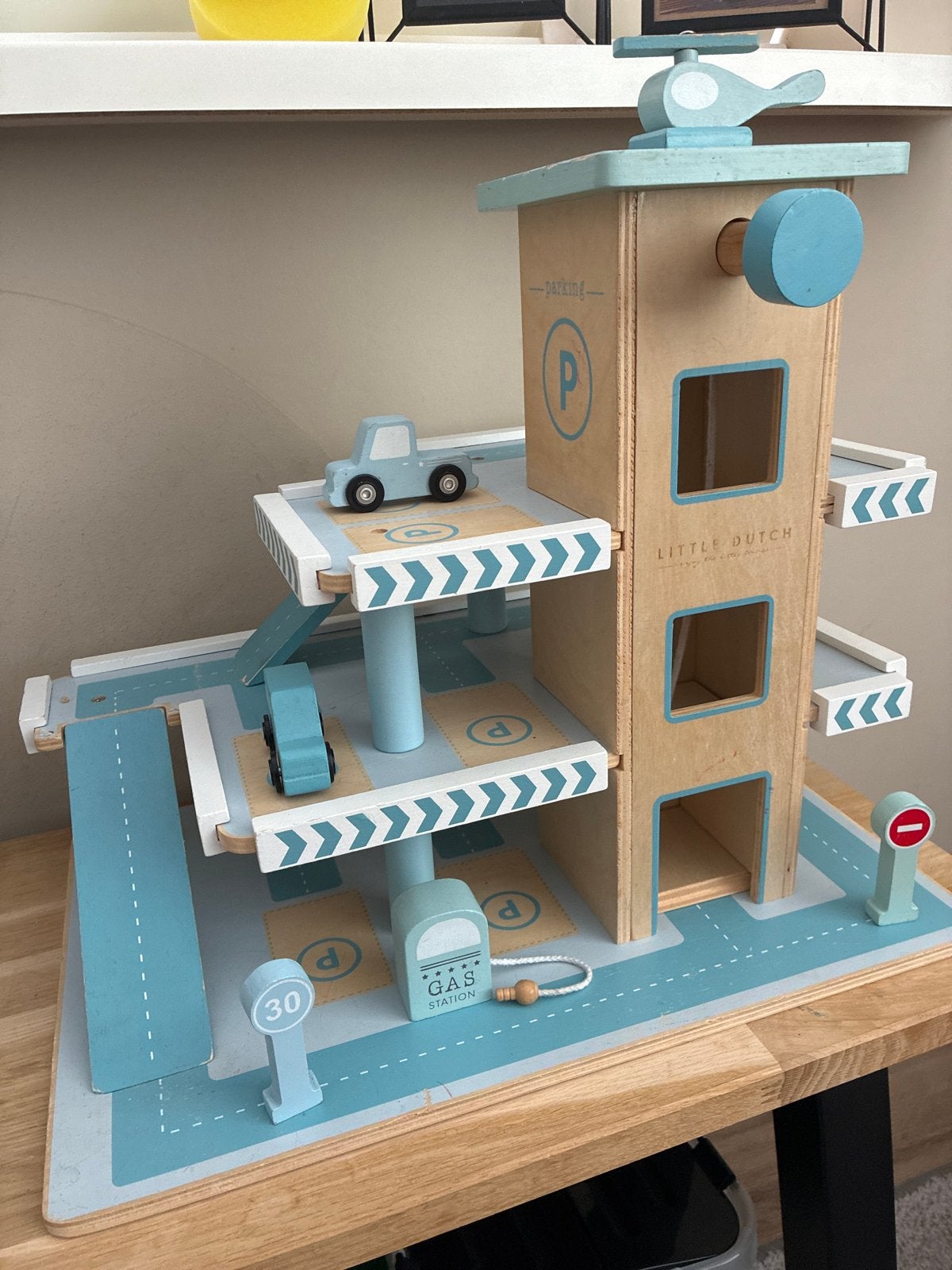 Little Dutch houten autogarage met accessoires, Ophalen, Gebruikt, Rij- of Hobbelspeelgoed