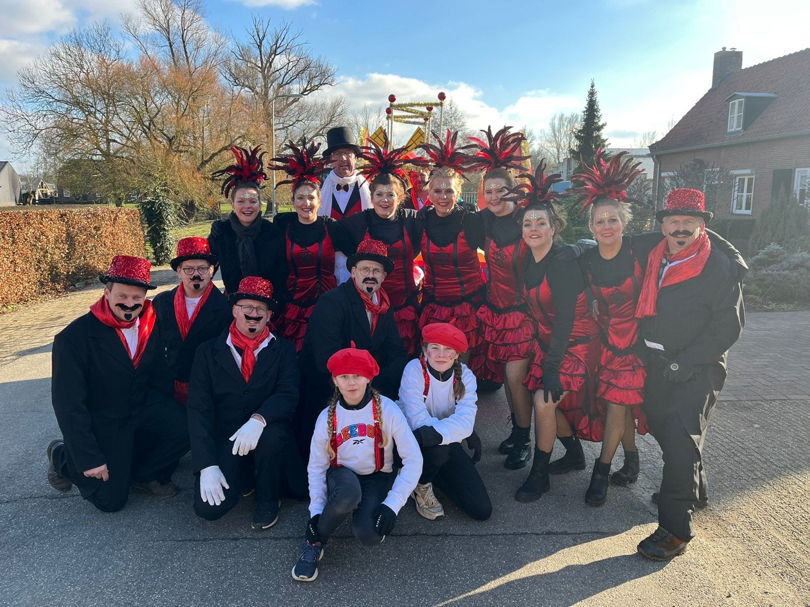 Loopgroep carnaval/carnavalswagen moulin rouge, Maat 38/40 (M), Carnaval, Ophalen of Verzenden, Zo goed als nieuw