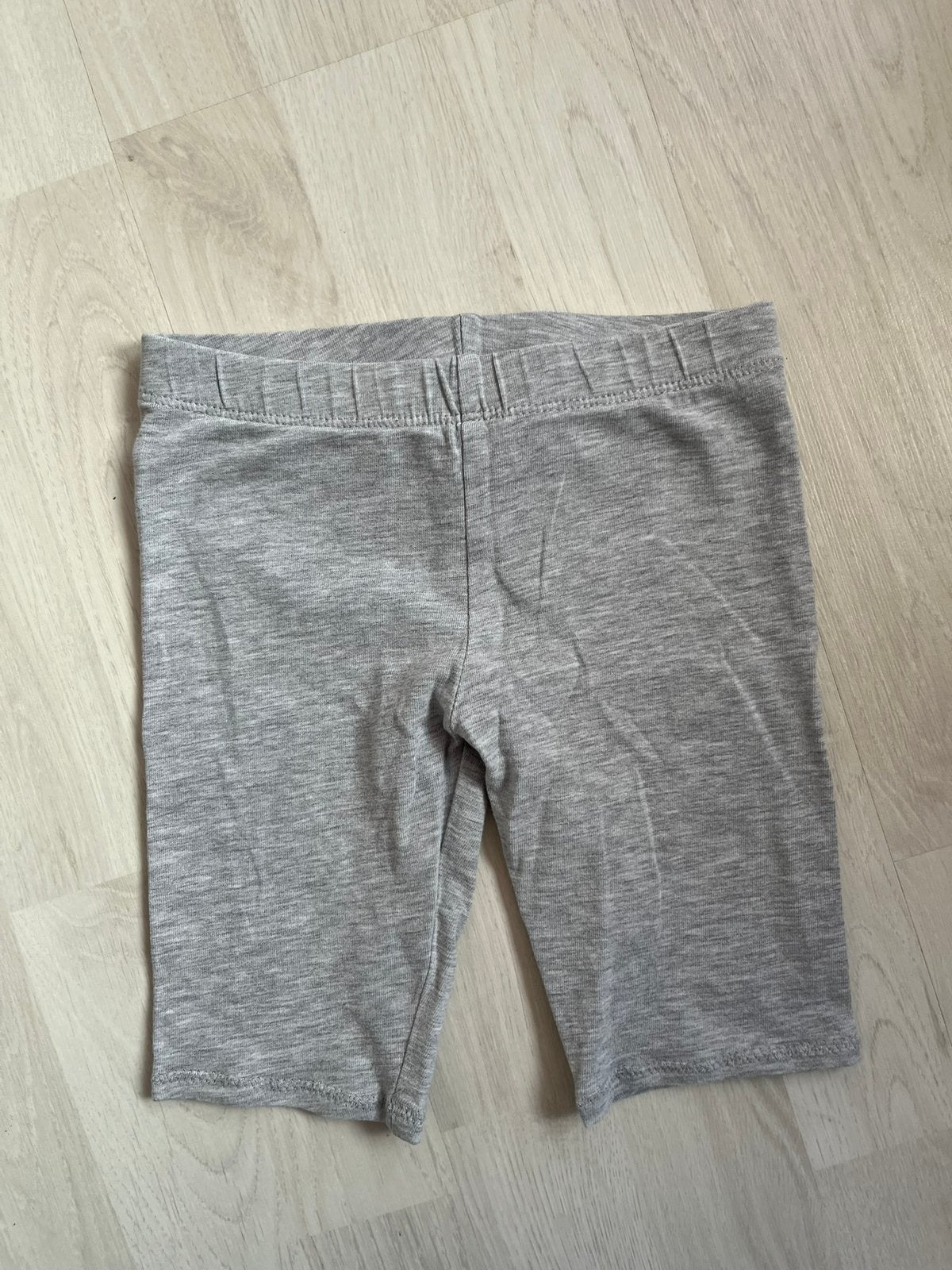 2 kortgemaakte grijze leggings, maat 110, Kinderen en Baby's, Kinderkleding | Maat 110, Ophalen of Verzenden, Gebruikt, Meisje