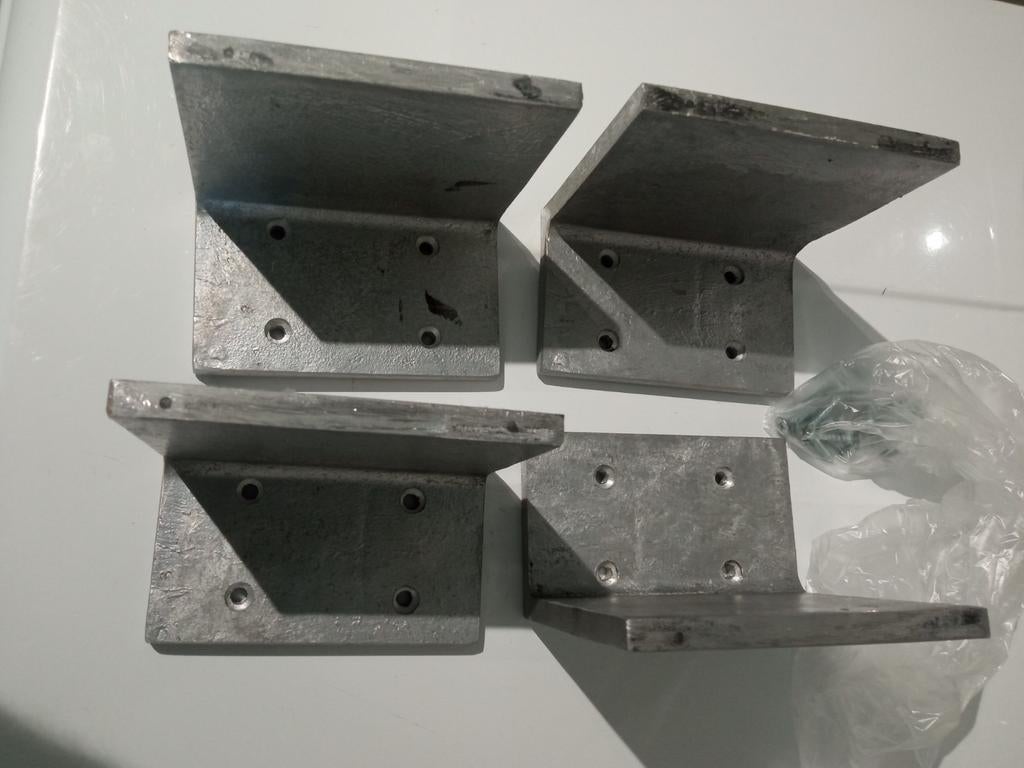 Set van 4 stevige metalen hoekbeugels/bank / meubel poten, Doe-het-zelf en Verbouw, IJzerwaren en Bevestigingsmiddelen, Verzenden