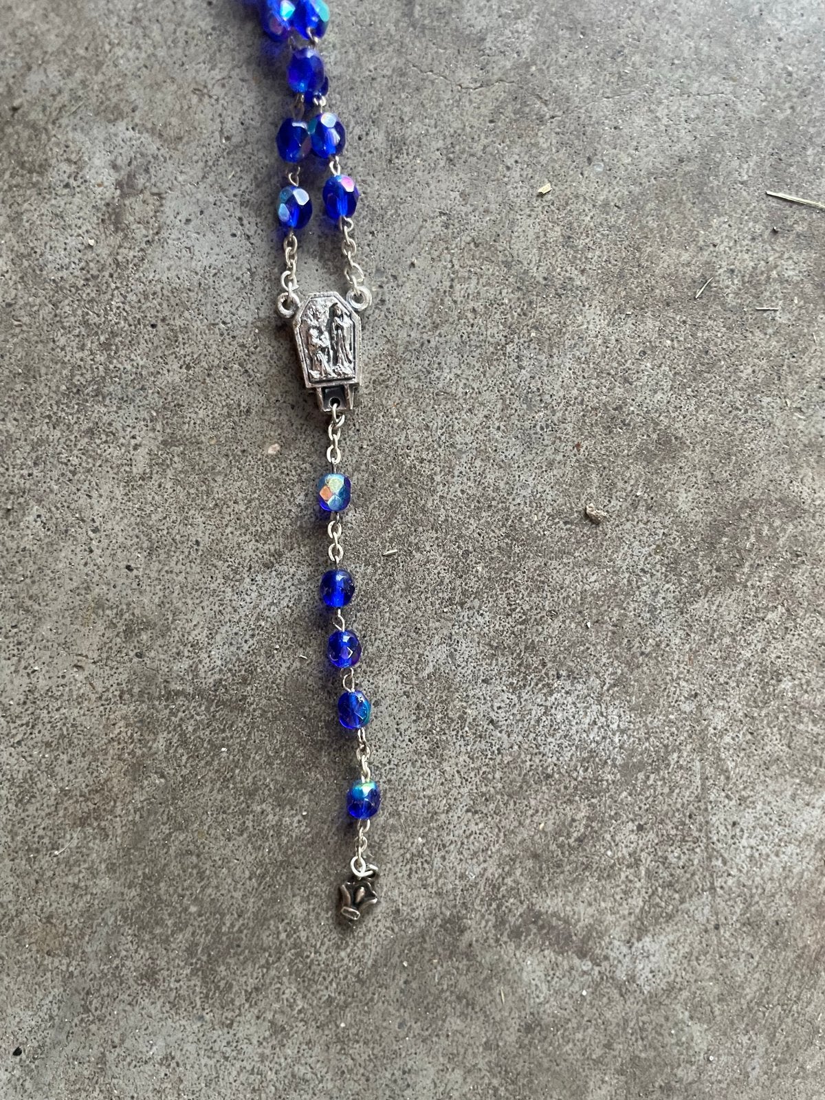 Prachtige blauwe rozenkrans met zilverkleurige details, Ophalen of Verzenden