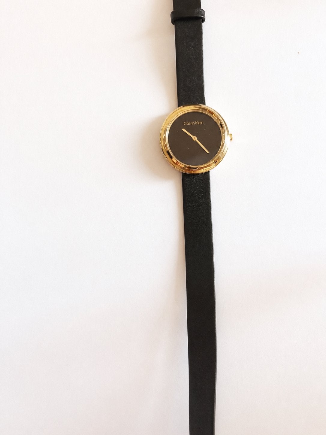 Calvin Klein horloge met zwart leren bandje, Sieraden, Tassen en Uiterlijk, Overige merken, Overige materialen, Polshorloge, Ophalen of Verzenden