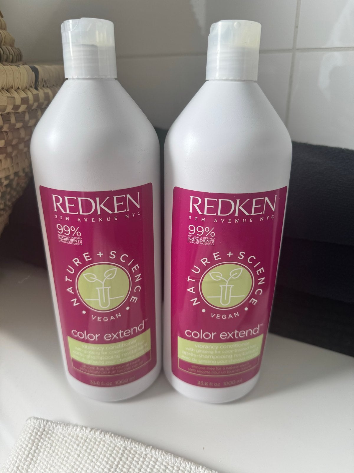 Redken nature sciene Conditioner 2x 1 liter new Ongebruikt, Sieraden, Tassen en Uiterlijk, Ophalen of Verzenden, Nieuw, Shampoo of Conditioner